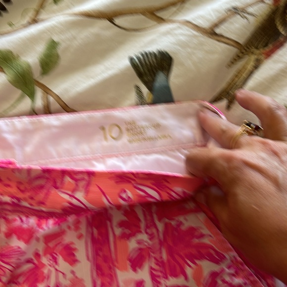 Bright pink Lilly Pulitzer shorts - Picture 3 of 4